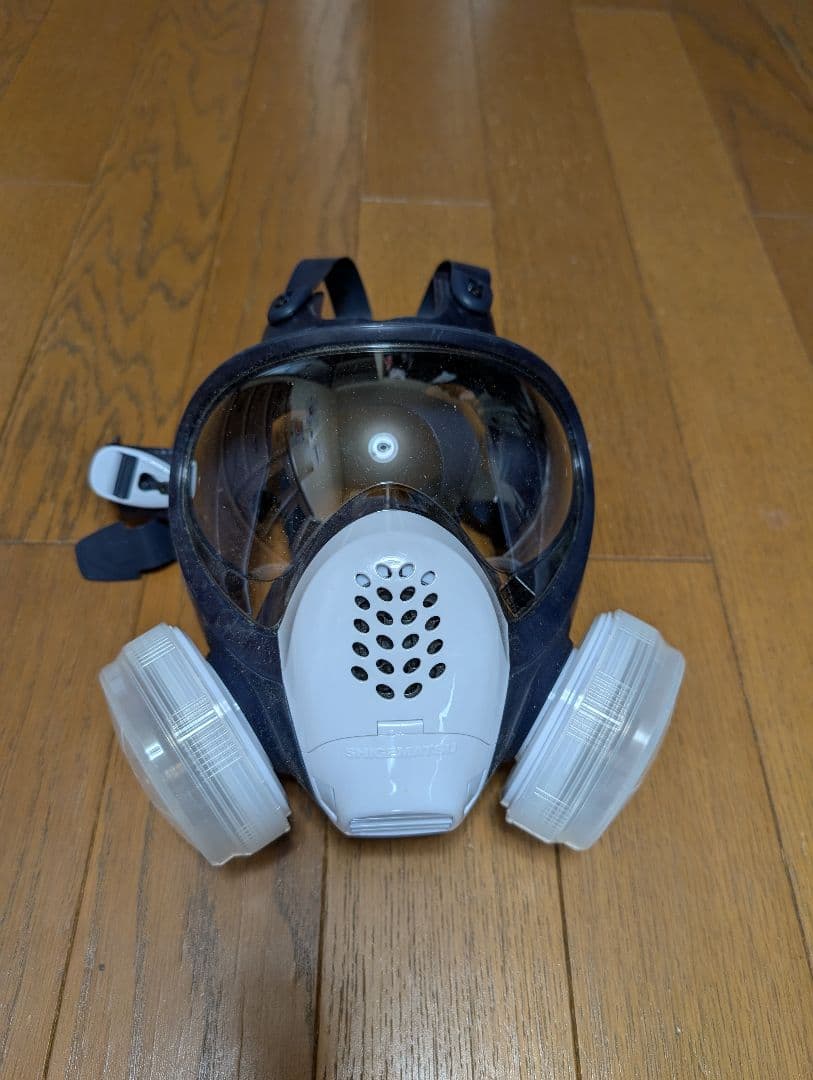 調整可能な重松製作所ガスマスク黒/白　サイズМ　フィルター2個お付けします。