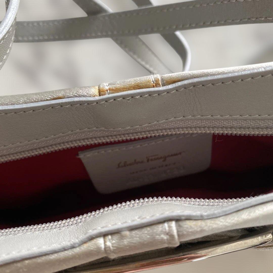 フェラガモ　リボン　ポーチ　ショルダー