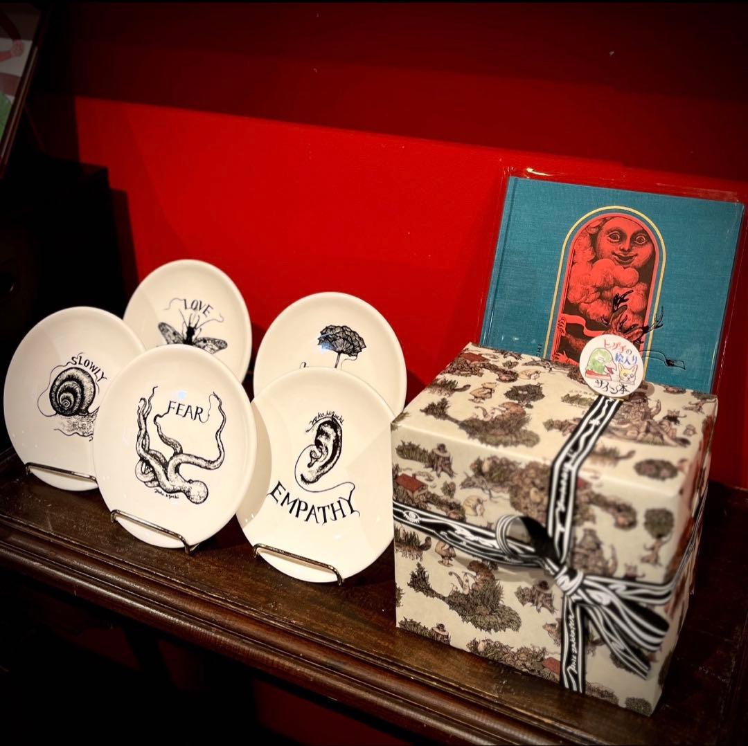 ヒグチユウコ　スペシャル絵入りサイン仕様画集　小皿5枚セット　数量限定