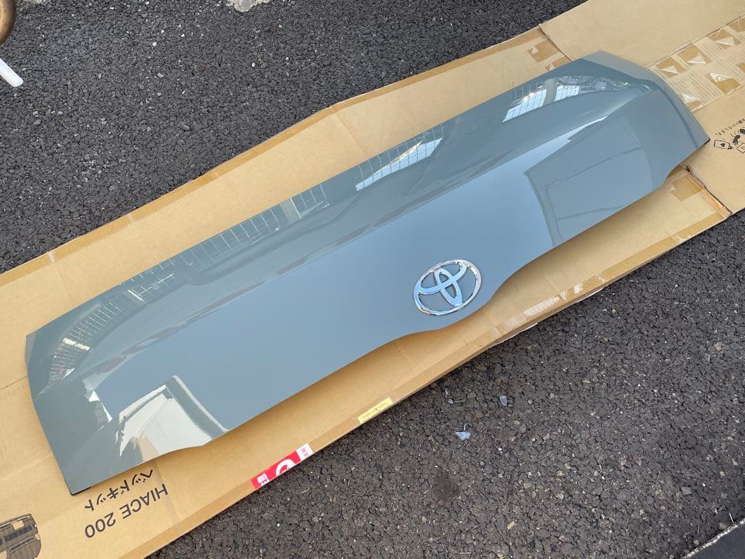 【新車外し】200系ハイエース標準車用純正ボンネット 宅配不可