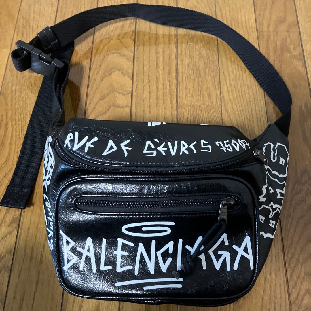 BALENCIAGA ウエストレザーバッグ