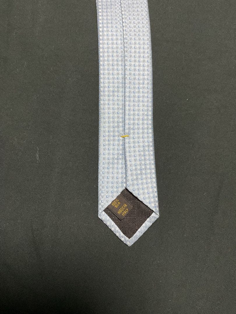 クリーニング済み　世界最高峰　 ルイヴィトン　LVロゴ　ネクタイ