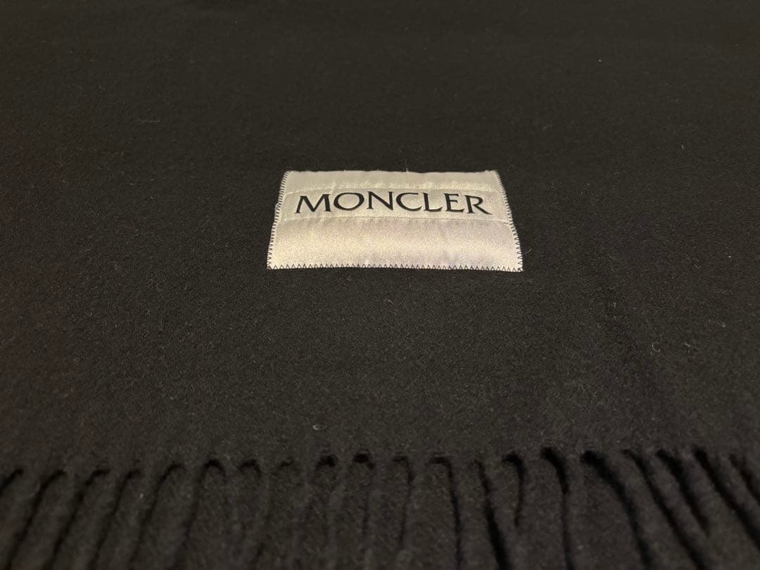 MONCLER 黒 マフラー フリンジ付き