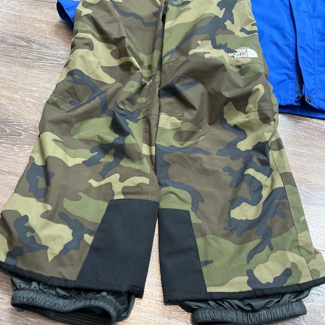 大幅値引きしました　ノースフェイス　スキーウェア　140セットアップ　　男の子