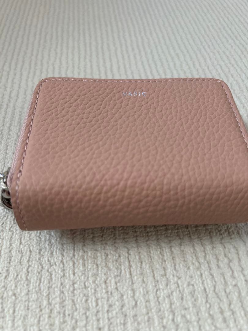 VASIC Round Mini Mini 三つ折り財布 モモ ヴァジック