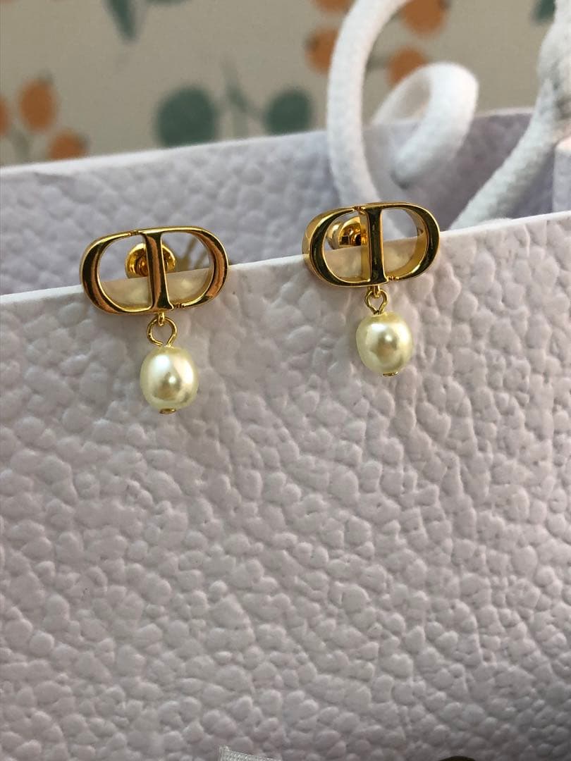 クリスチャンディオール　パールピアス CDロゴ　ゴールド　超美品