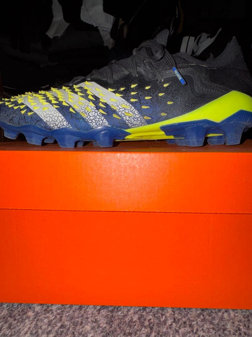 adidas Predator サッカーシューズ スパイク