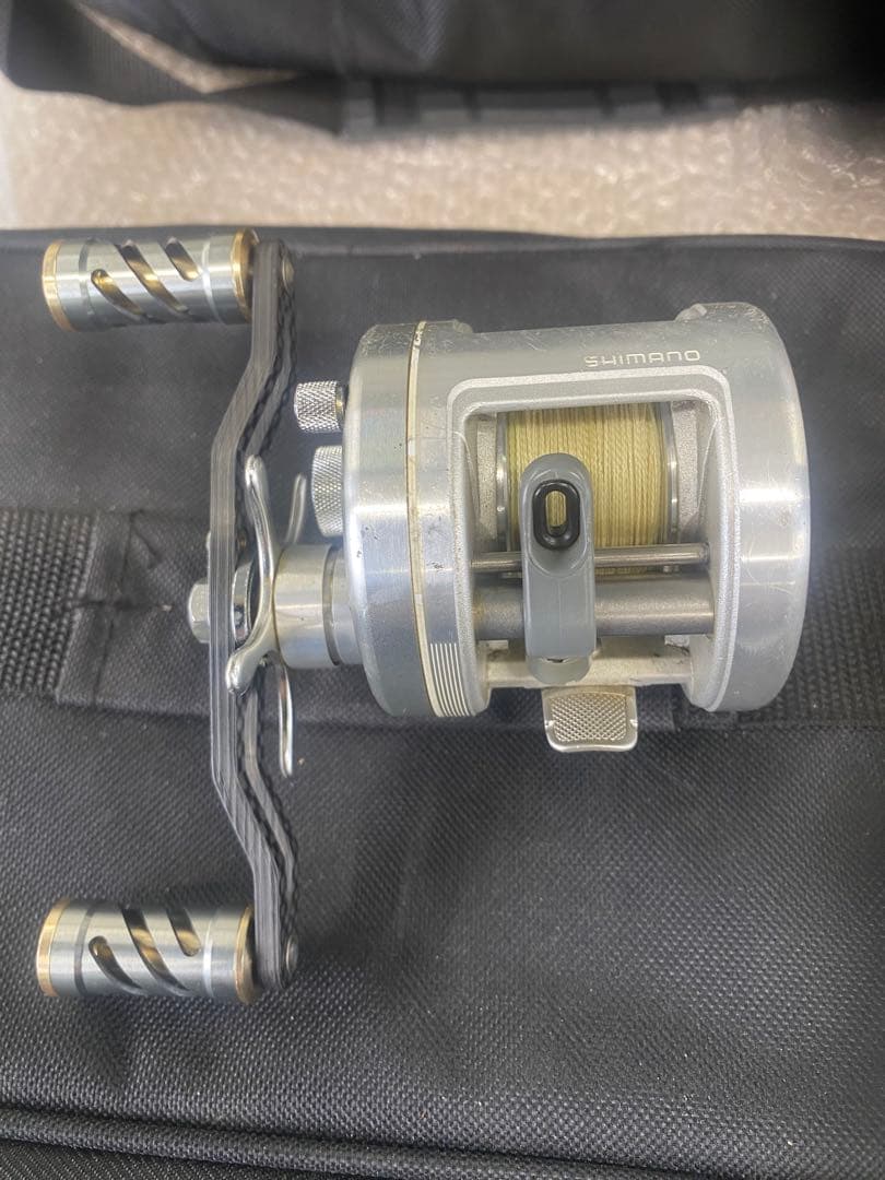 SHIMANO ベイトリール シルバー