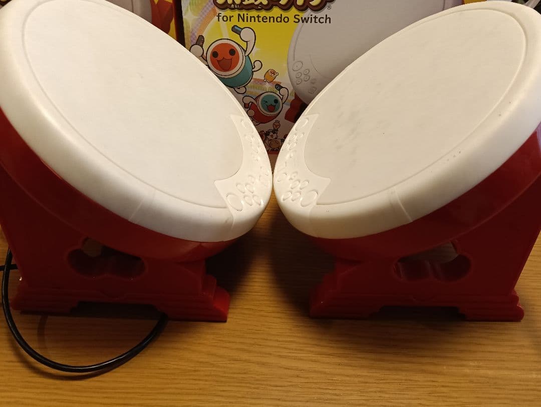 太鼓の達人 ソフトとホリ製のタタコン2台です