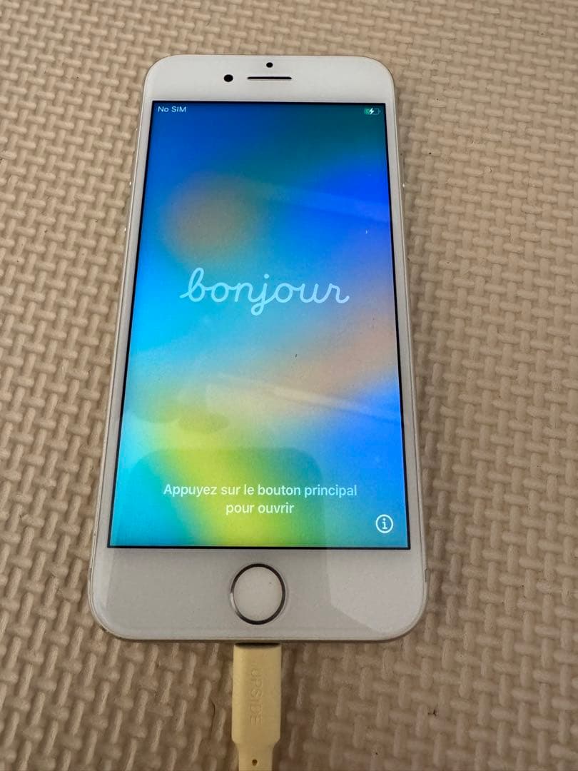 Apple iPhone 8 シルバー 本体