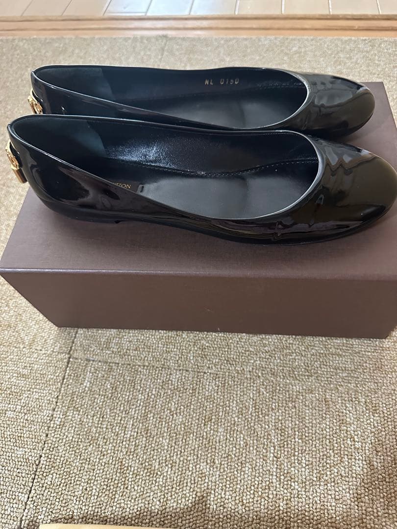 美品　LOUIS VUITTON ブラック フラットシューズ　37