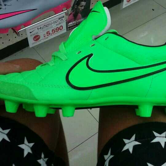 サッカースパイクナイキ