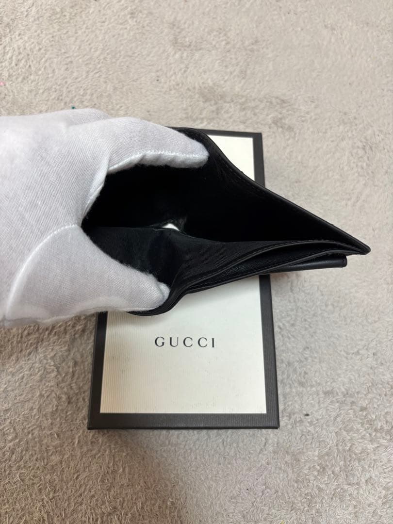 y*1様 GUCCI ブラックレザー 二つ折り財布