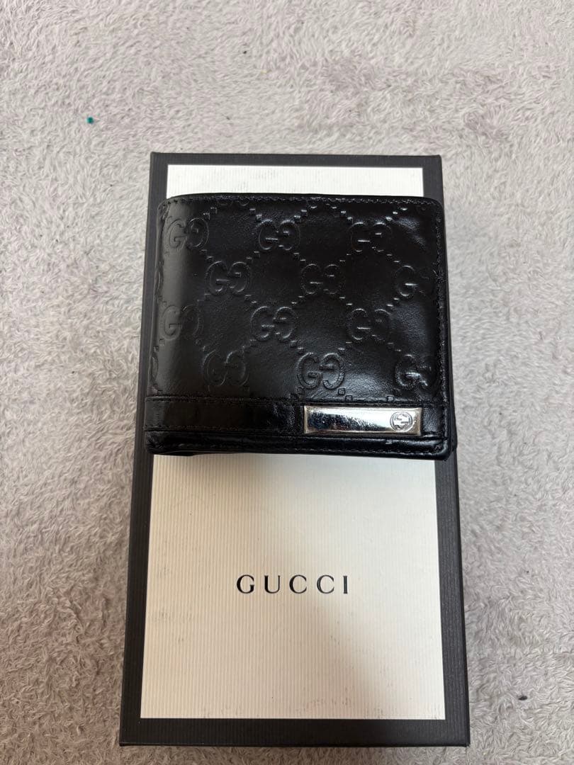 y*1様 GUCCI ブラックレザー 二つ折り財布