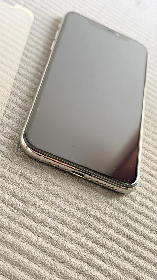 Apple iPhone Xs 64GB 　シルバー　バッテリー83％