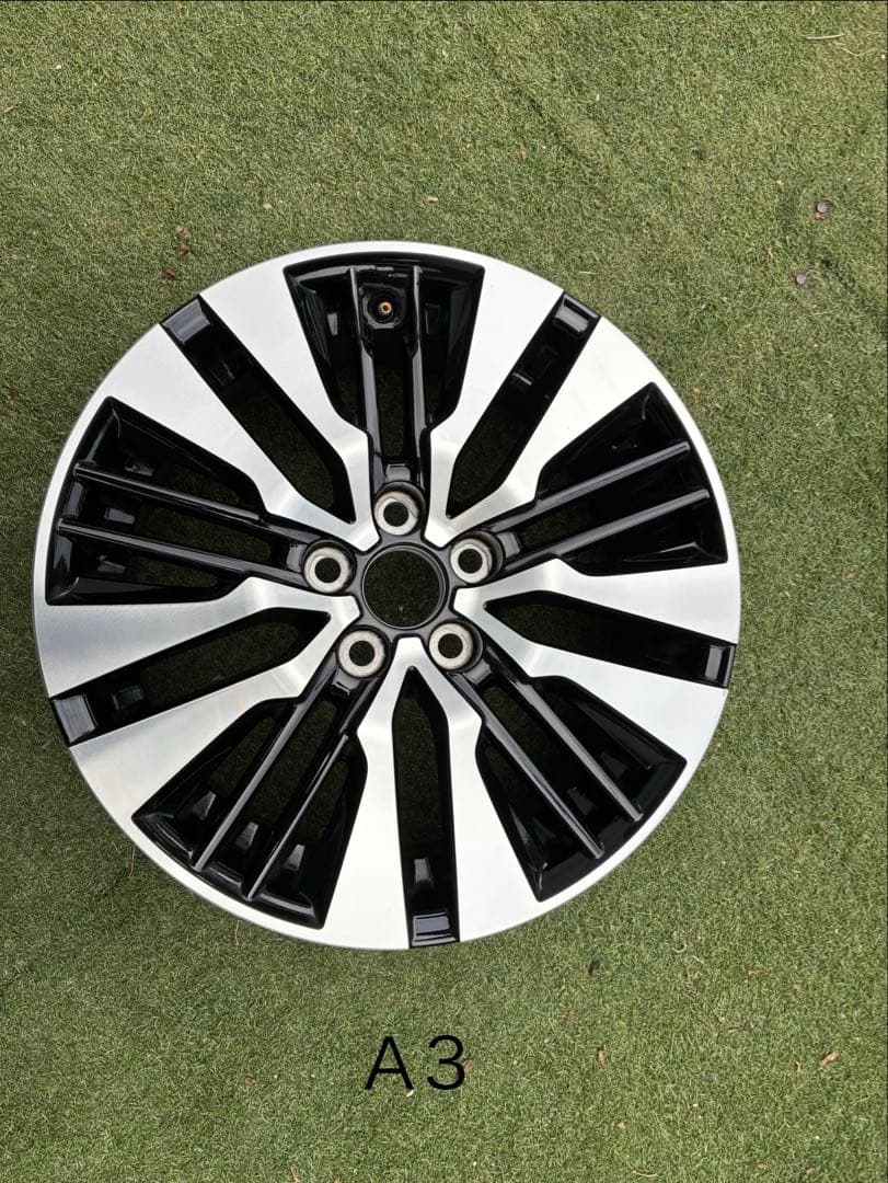 トヨタ　アルファード30 18インチアルミホイール