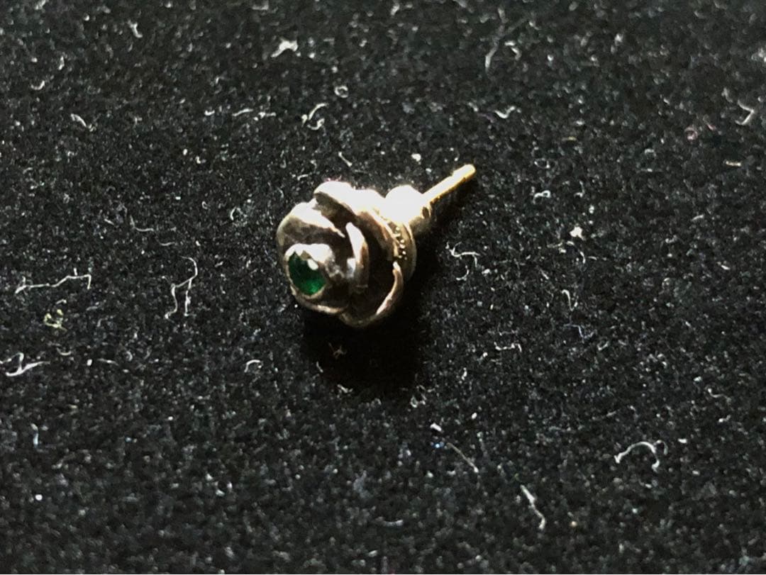 新品・未使用【GODSIZE】ROSE STUD w/emerald