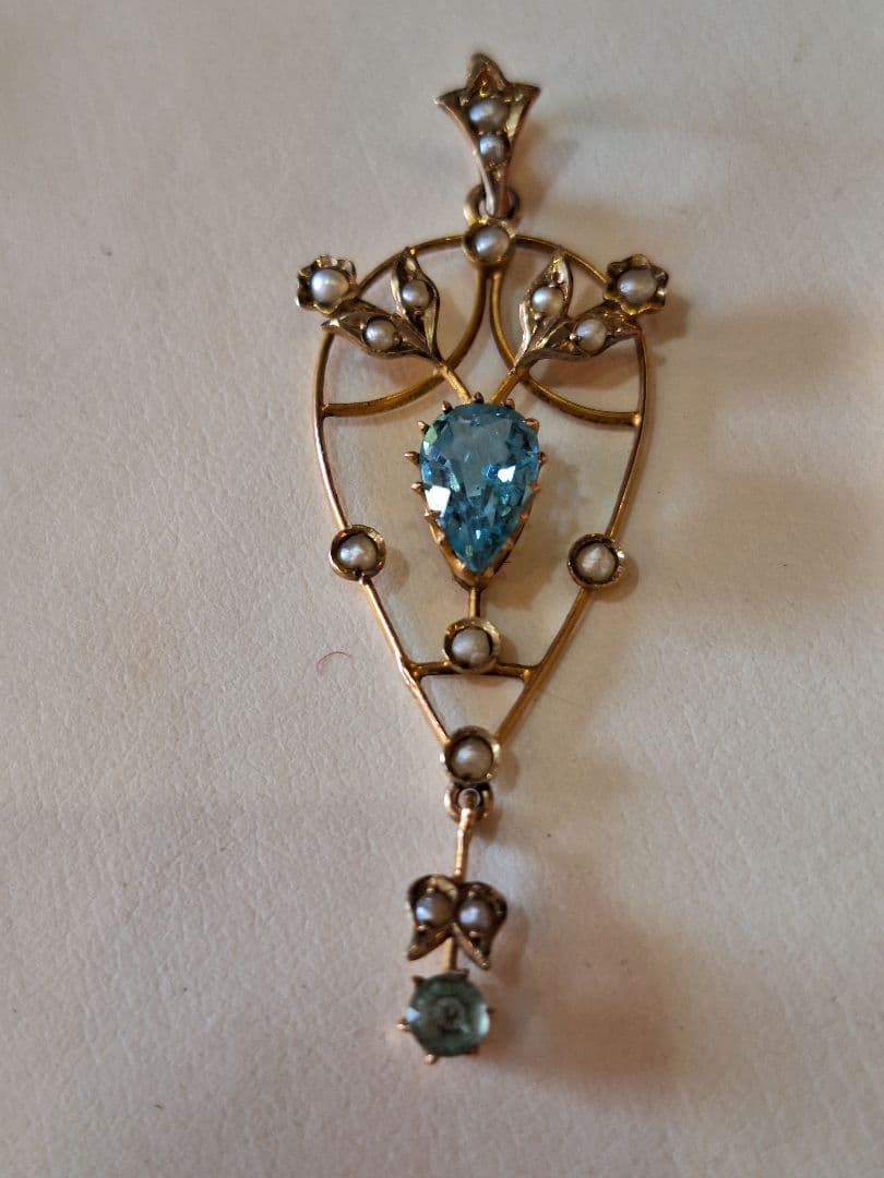 アールヌーボー　９ct　ペンダント　ブルー天然石