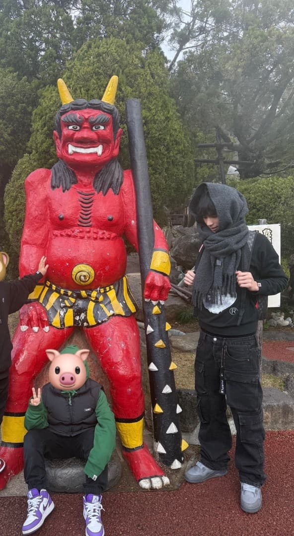 黒いカーゴパンツ コットン素材