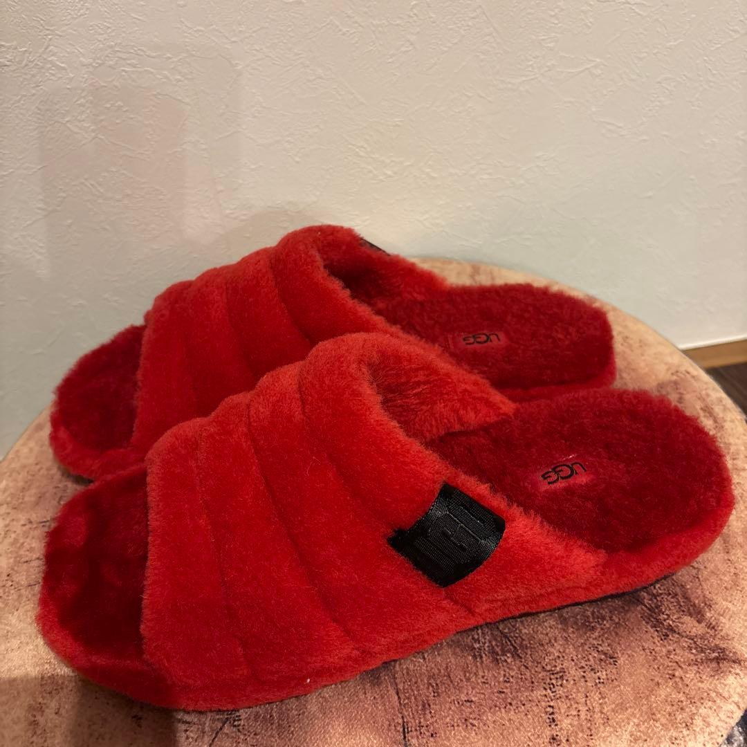 UGG レッド フリース スリッパ