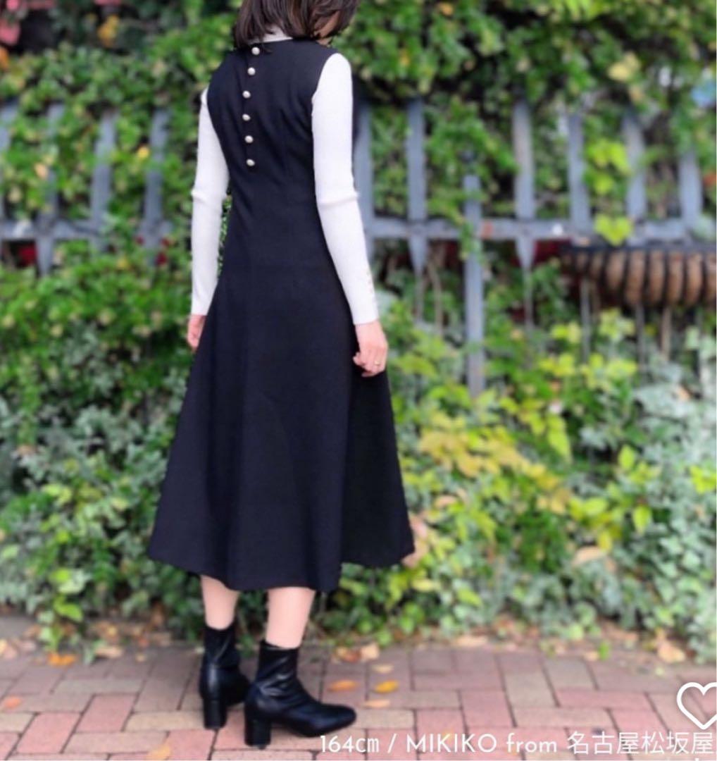 【strawberry fields 】新品　Vネック　パール釦　ワンピース