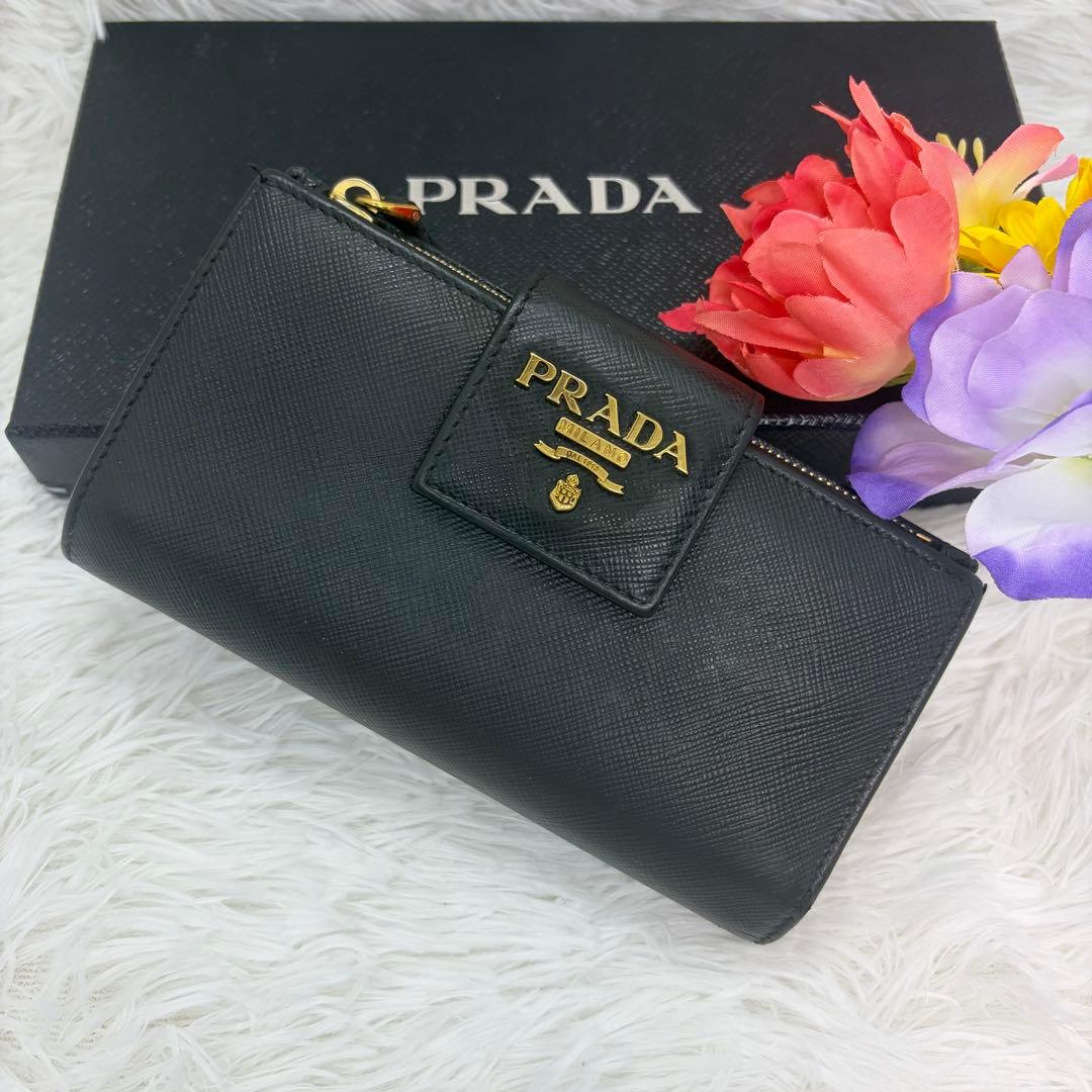 美品✨プラダ 長財布 折り財布 サフィアーノ レザー ロゴ金具 ブラック