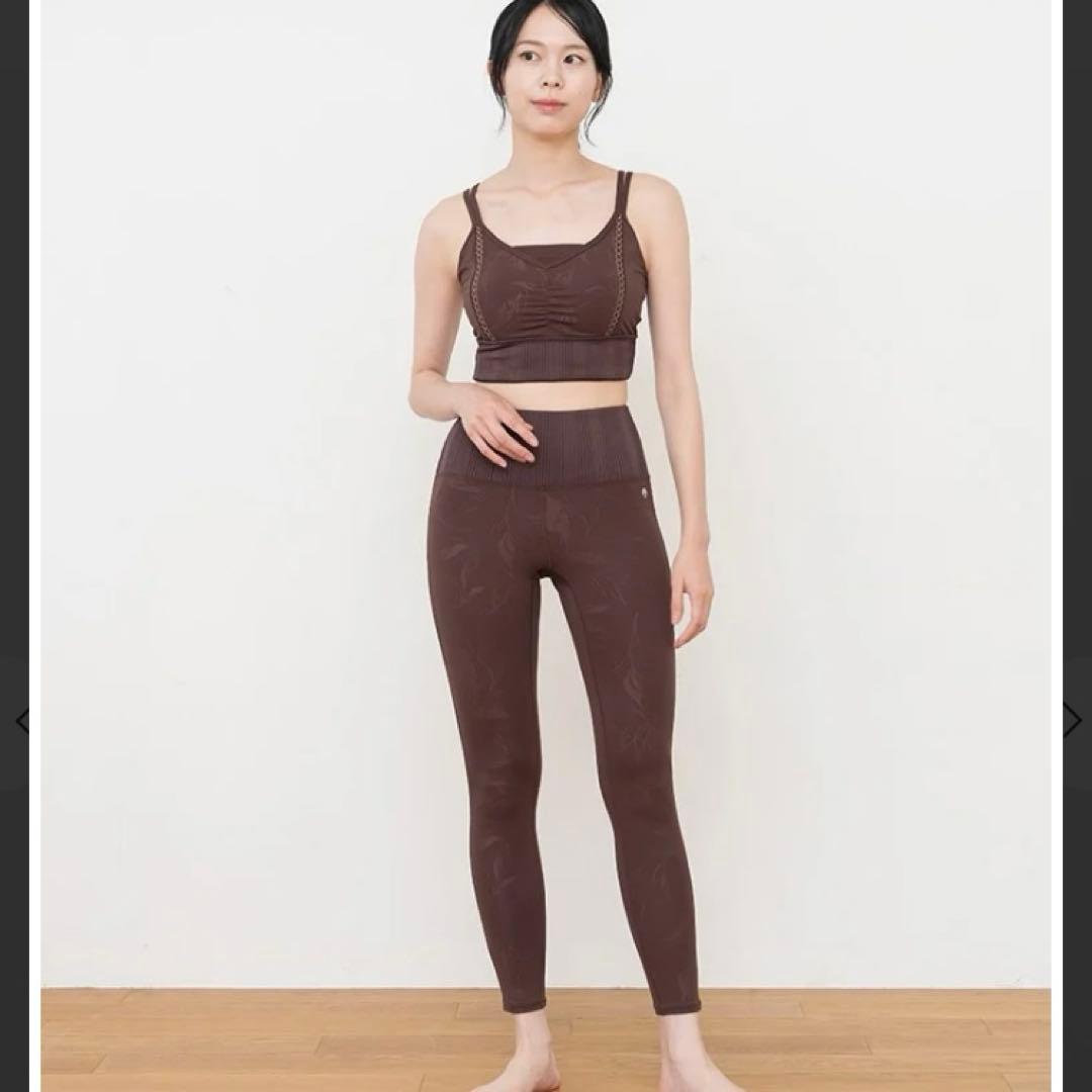 【SUKALA】 エンボスリーフブラトップ＆エンボスリーフレギンス