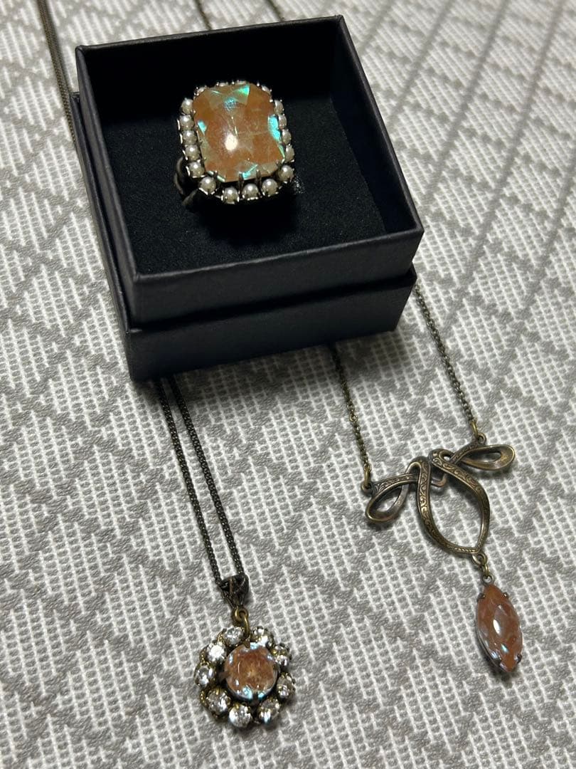 サフィリーンのネックレス2種とリングの3個セット