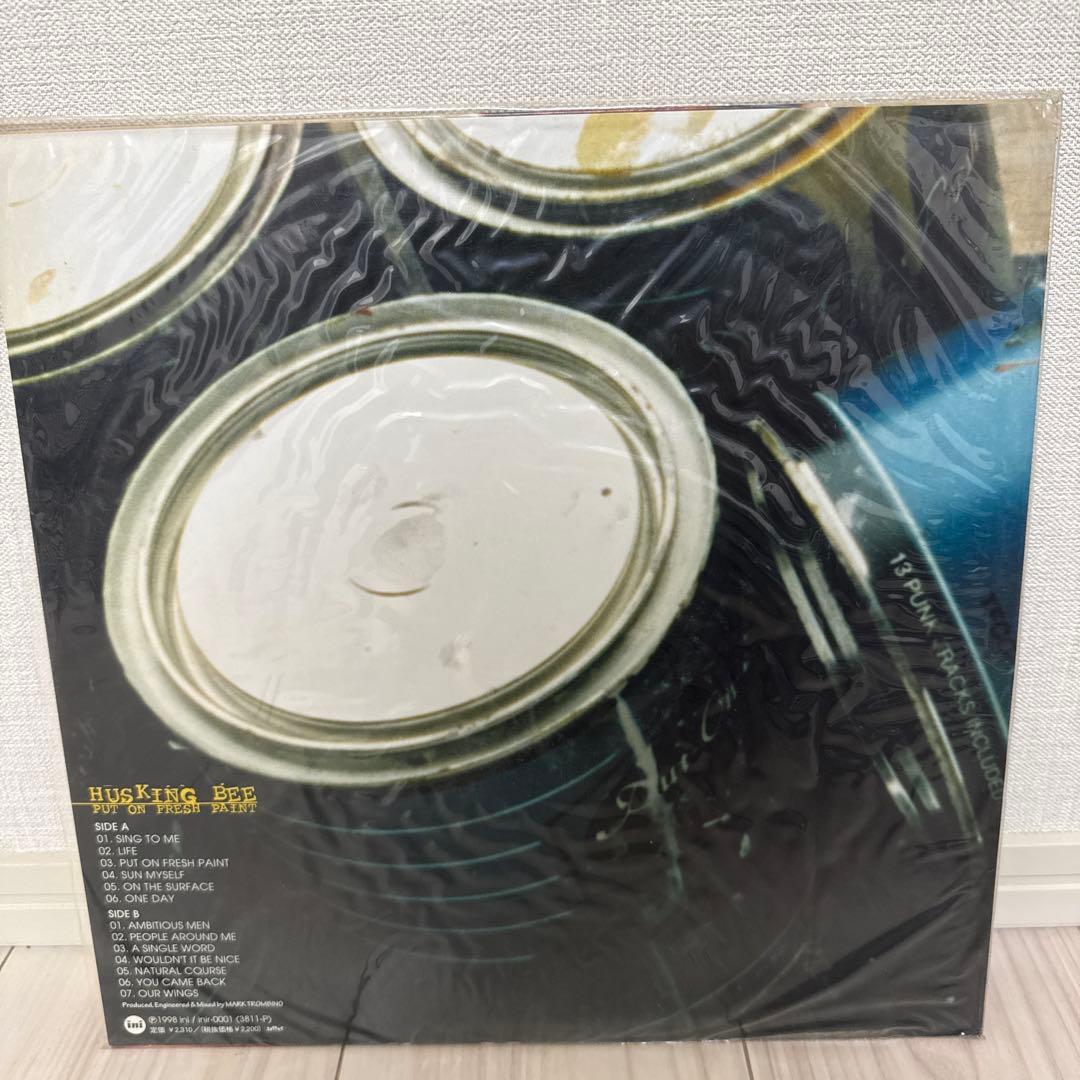 HUSKING BEE PUT ON FRESH PAINT コア系