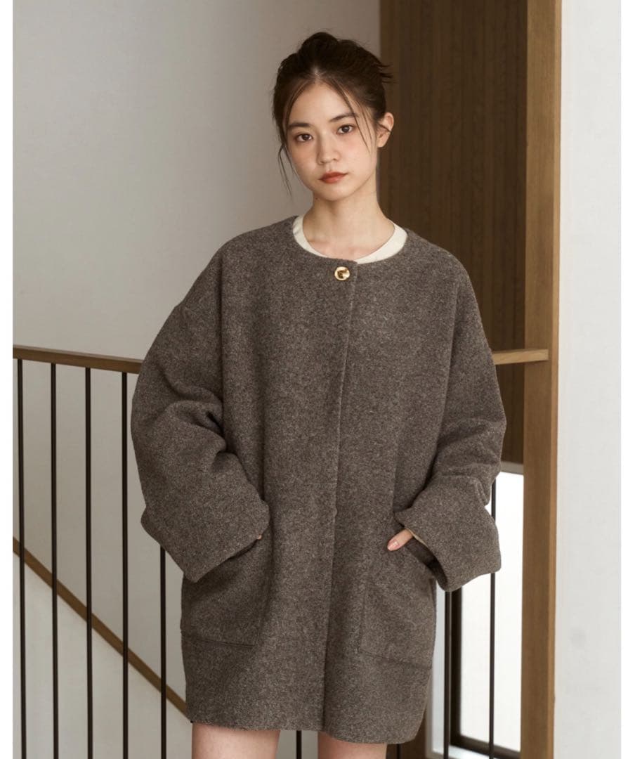 moi tytto ノーカラーボアミドルコート チャコールグレー