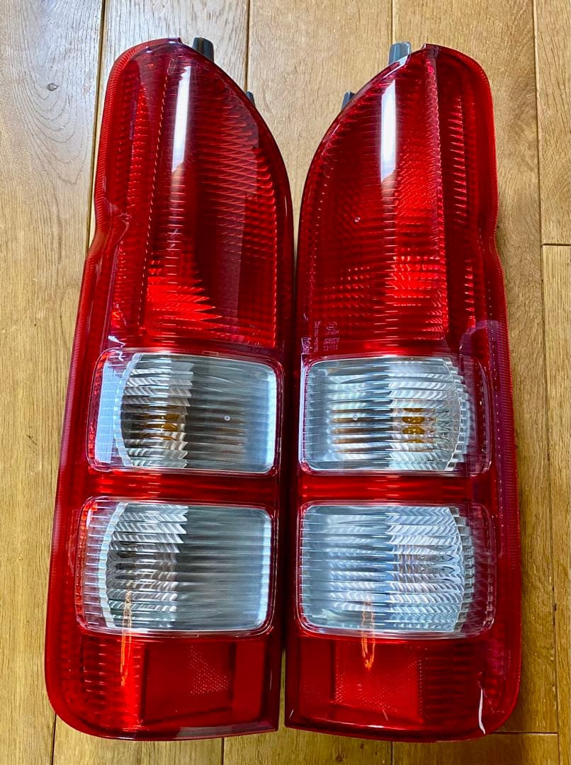 トヨタ ハイエース レジアスエース 2型 純正 テールランプ 左右セット