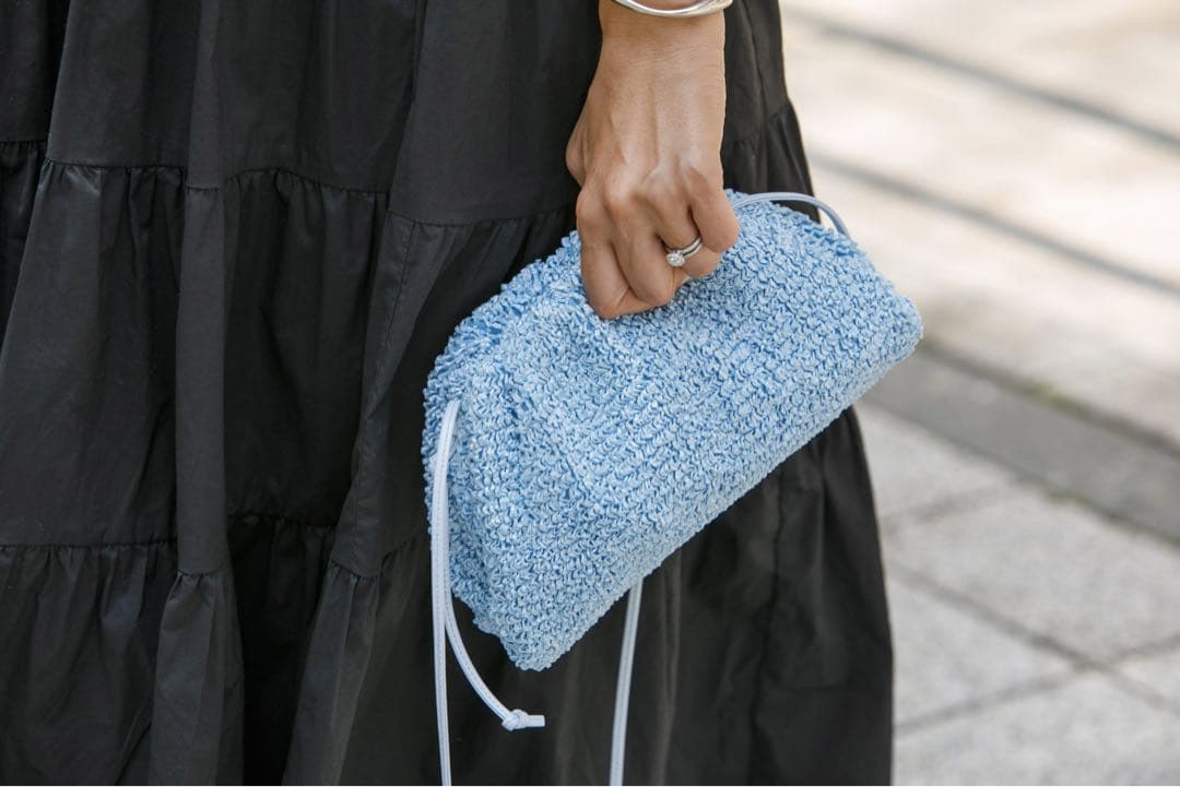 ボッデガヴェネタ　ミニザポーチ　水色