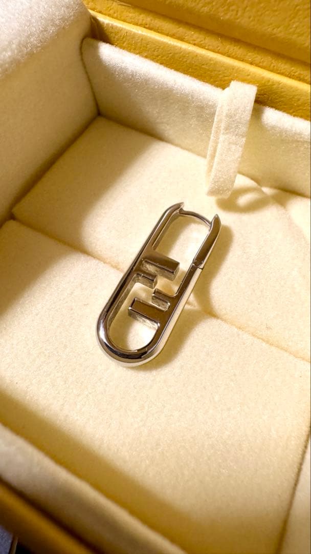 FENDI フェンディ オーロック ピアス シングル シルバー