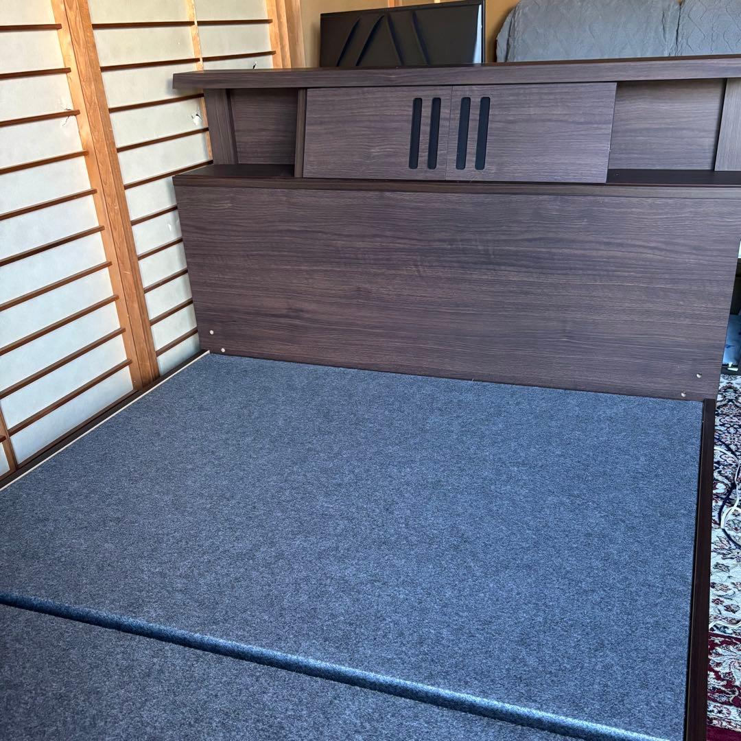 セミダブルベッドフレーム(コンセント・ライト付き)