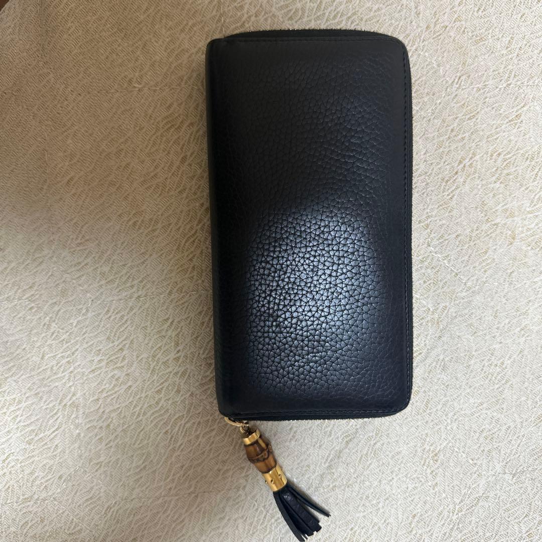 Gucci ブラックレザー 長財布 タッセル付き