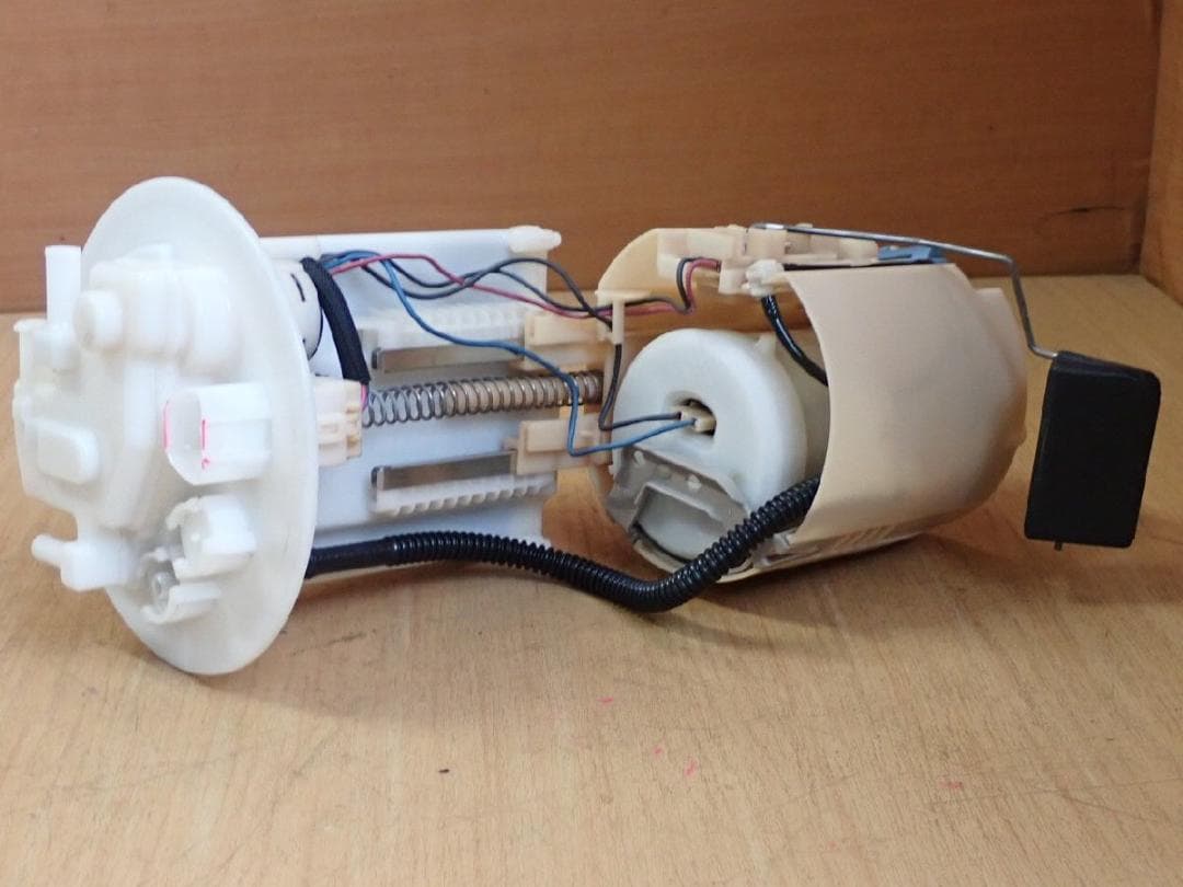 H24 プリウスα ZVW41W フューエルポンプ 97137