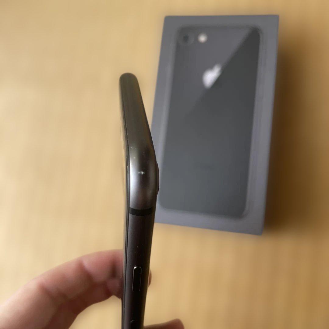 Apple iPhone8ブラック 本体