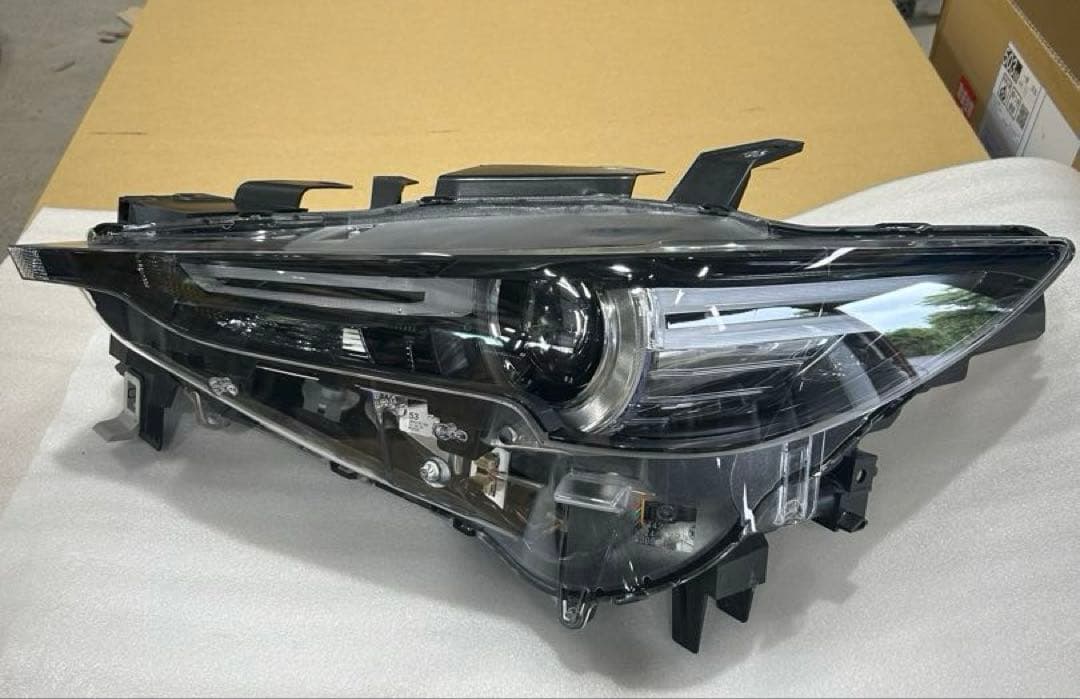 マツダ　CX-8 左ヘッドライト