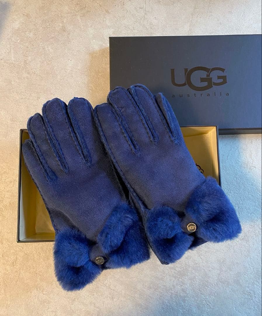 UGG ネイビー シープスキン手袋　Mサイズ