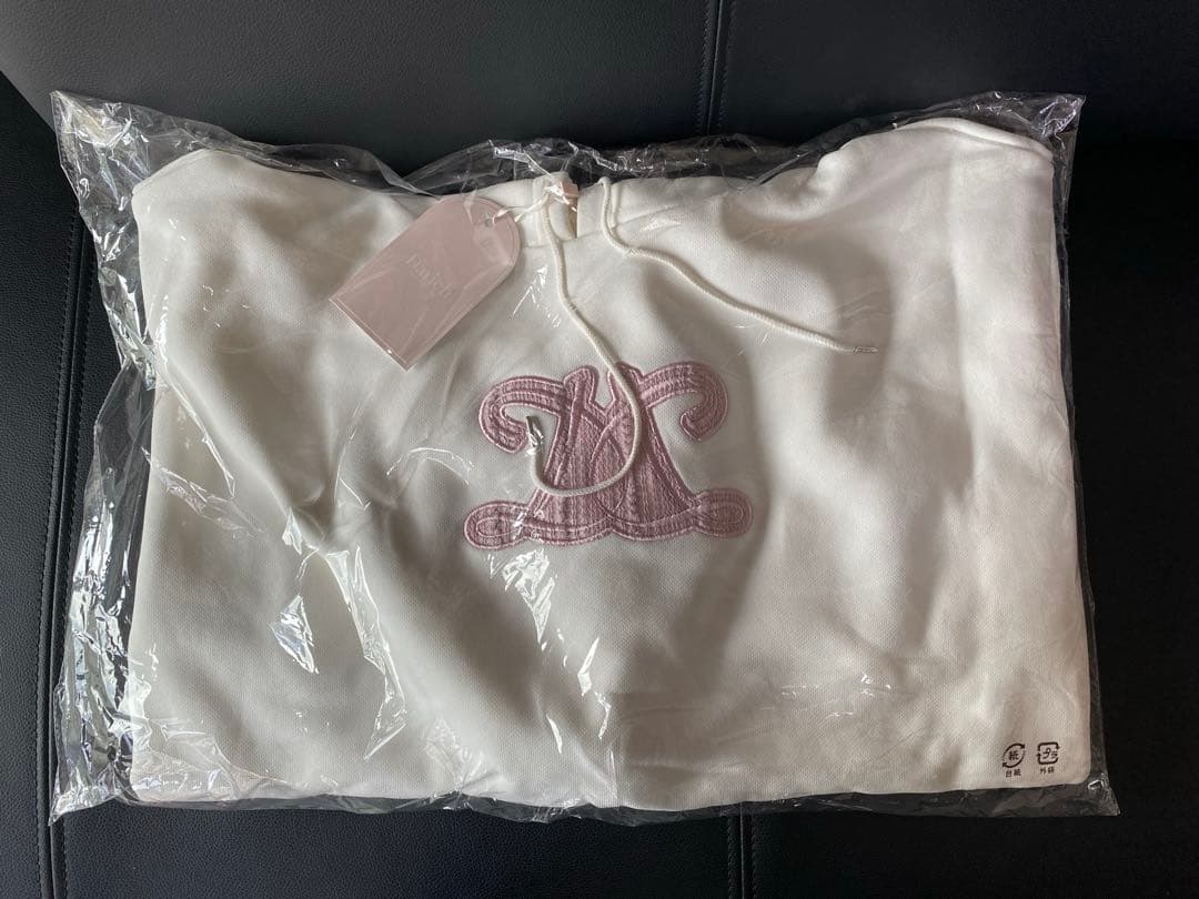 新品✨パーカー