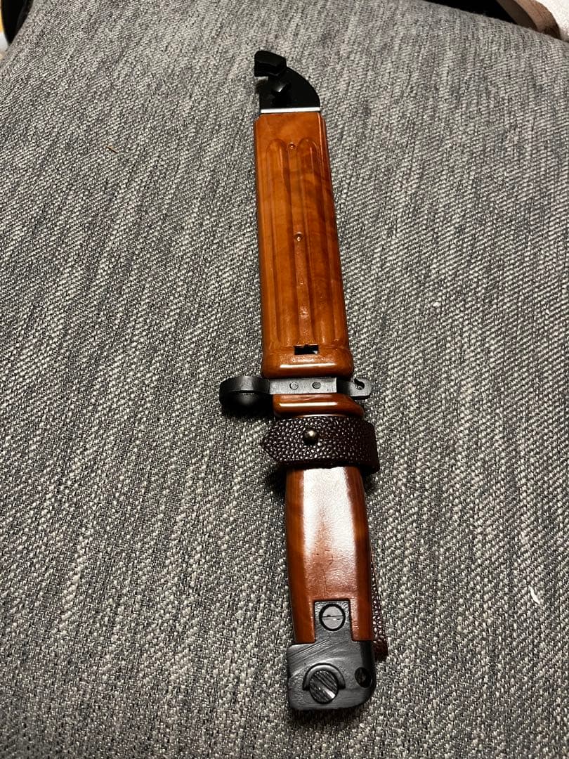 ラスト1本ロシア軍AK登山ナイフイズマッシュ鋸刃付き　刃はあまりついていません