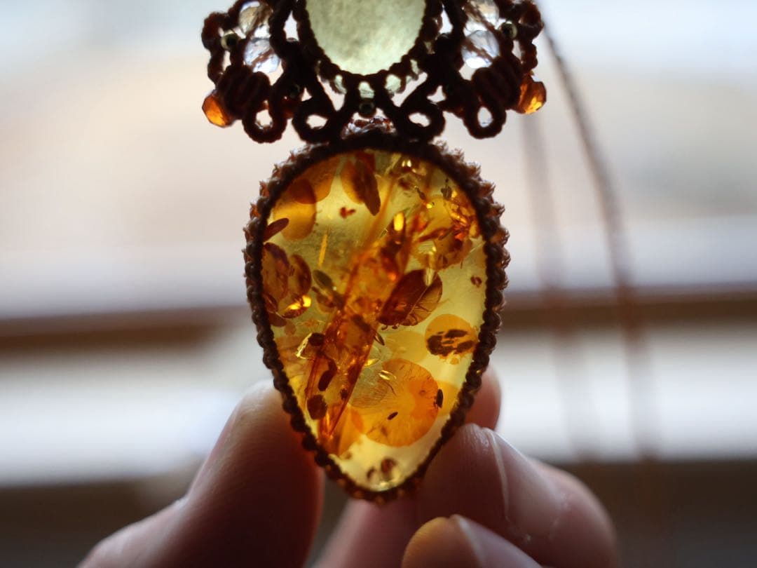 琥珀(花琥珀) ゴールドマイカ　マクラメ　ネックレス