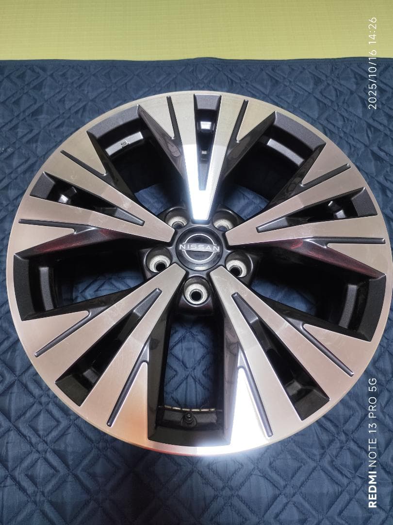 日産エクストレイルT33　Xタイプ純正アルミホイール