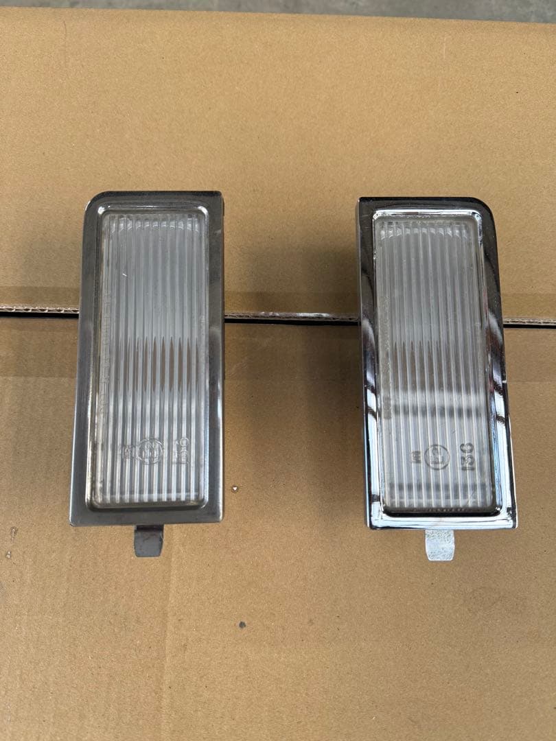 H*o様 キャデラック　ブロアム　80〜92 バックランプレンズ　フレームセット