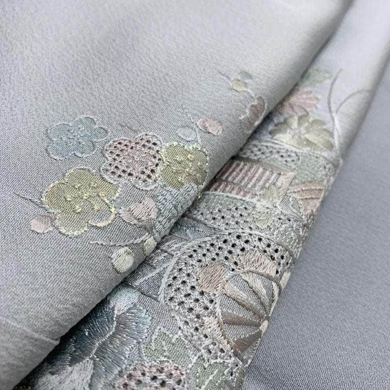 601mh53☆付下げ スワトウ刺繍 シンプル 水辺に花車 灰青☆しつけ付き美品