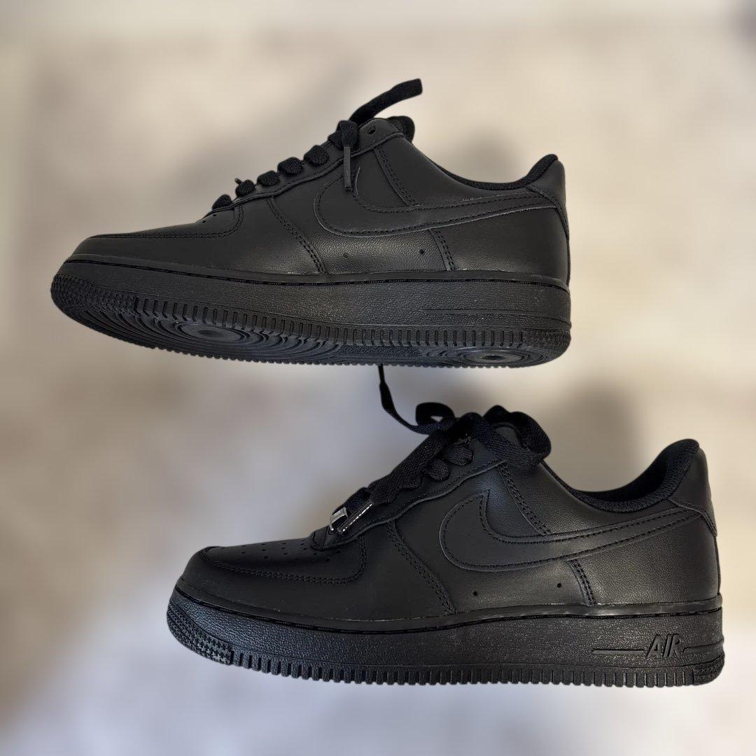 NIKE エアフォース1 スニーカー　オールブラック黒24.0㎝