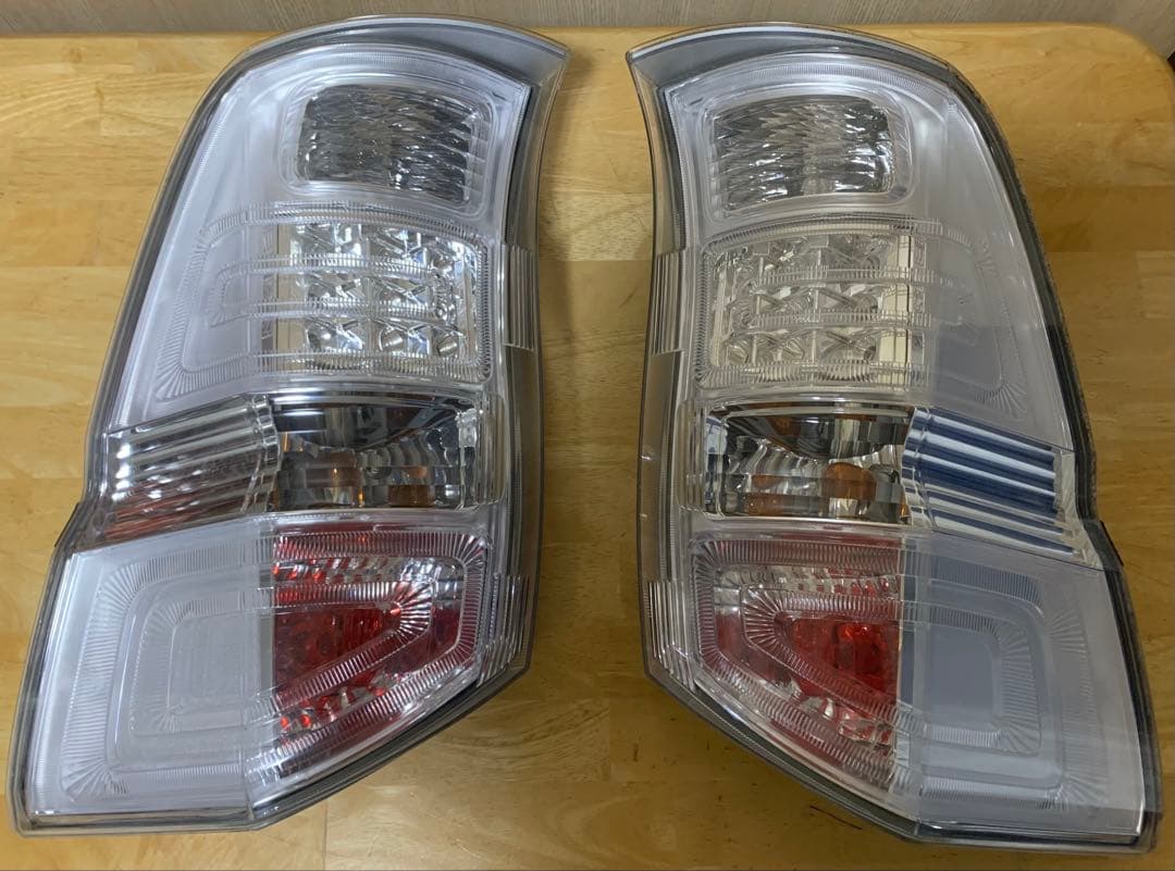 ホンダ ステップワゴン 2010 テールライト DBA-RK5