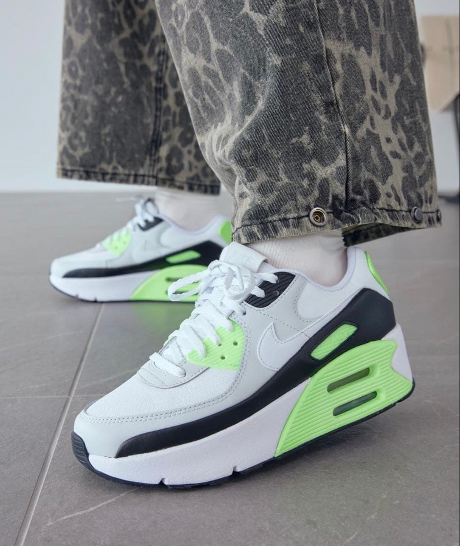 ナイキ エア マックス 90 LV8 ウィメンズシューズ 新品　25センチ